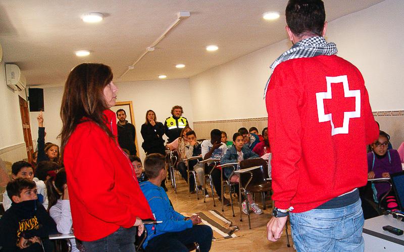 Cruz Roja imparte un taller de primeros auxilios para niñas y niños de sexto de primaria