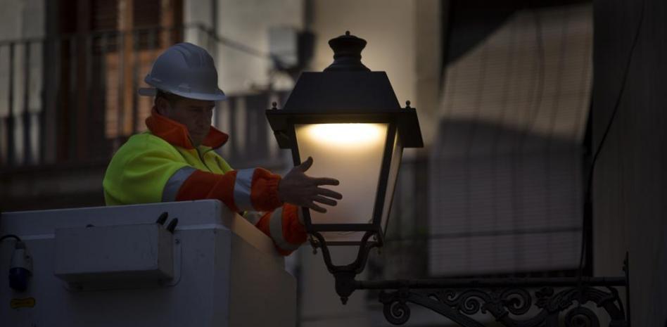 (Castellano) Santa Pola sustituirá 5.379 luminarias en toda la ciudad por nueva lámparas LED controladas por ordenador