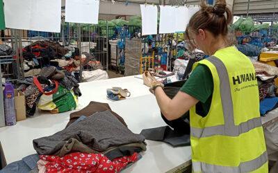 (Castellano) El 90% de la ropa usada recuperada en Santa Pola tiene una segunda vida vía reutilización y reciclaje