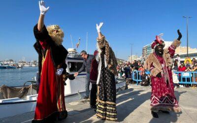 (Castellano) Los Reyes Magos llegan a Santa Pola por el puerto