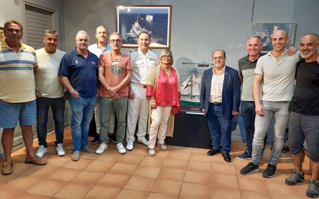 Se inaugura la exposición sobre el Juan Sebastián de Elcano con santapoleros que estuvieron embarcados en el buque escuela